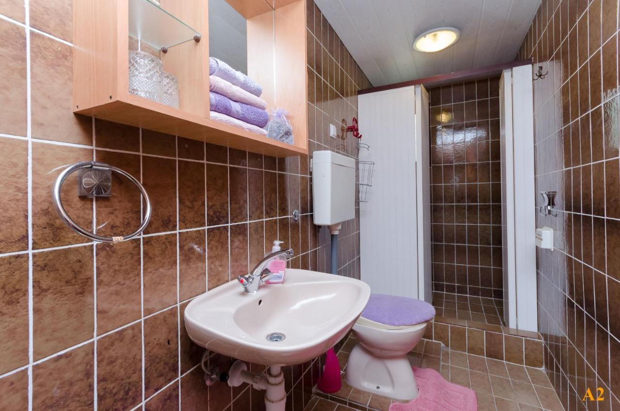 Apartments And Room Drazen Novi Vinodolski Bagian luar foto