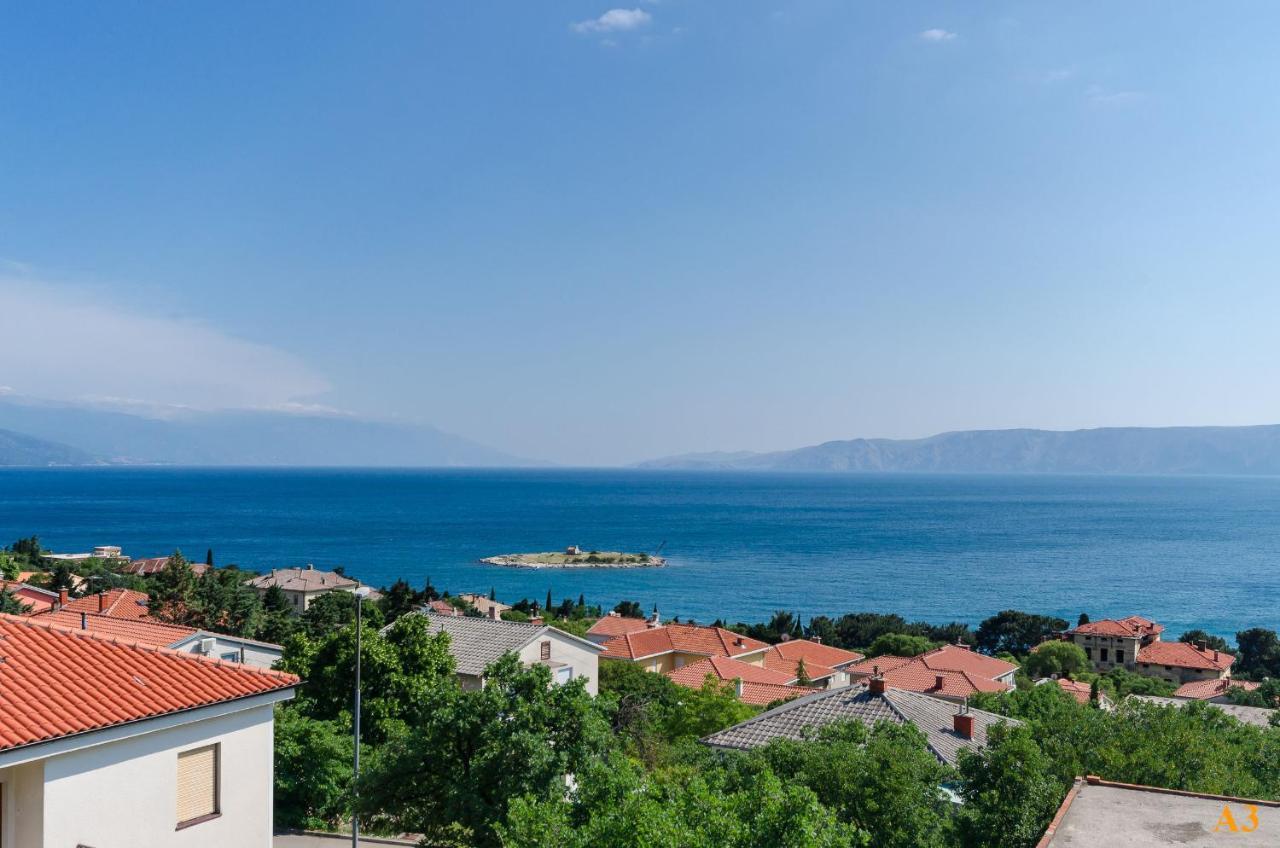 Apartments And Room Drazen Novi Vinodolski Bagian luar foto
