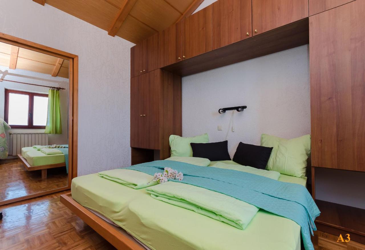 Apartments And Room Drazen Novi Vinodolski Bagian luar foto
