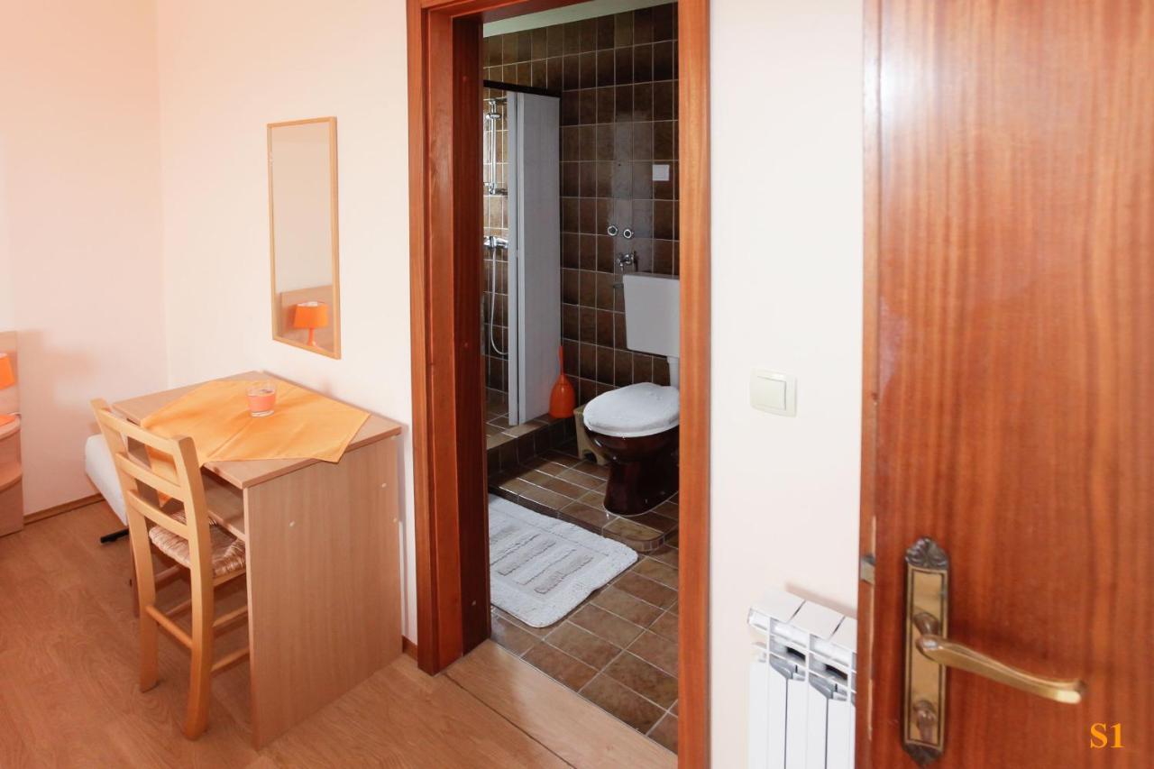Apartments And Room Drazen Novi Vinodolski Bagian luar foto