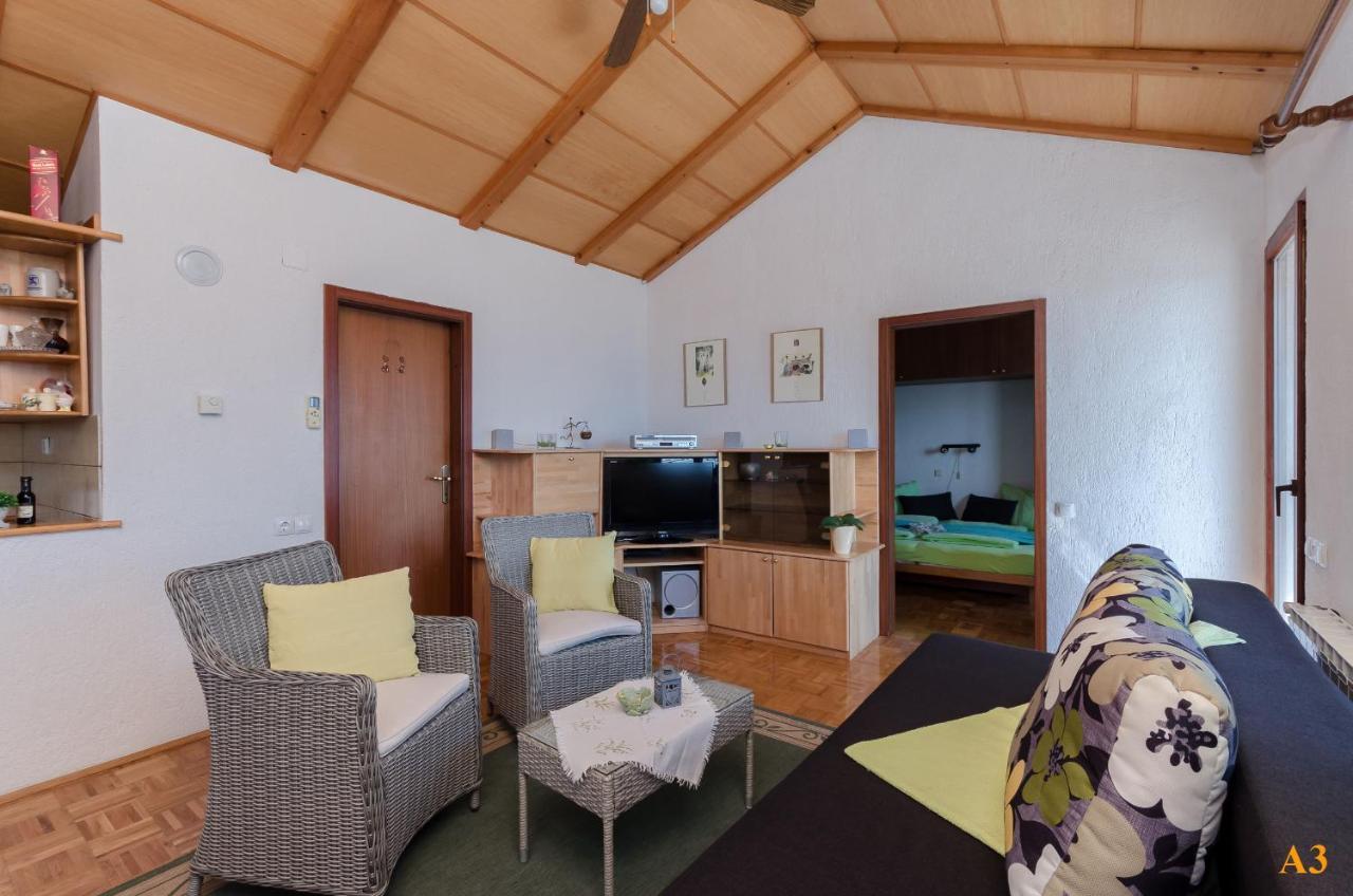 Apartments And Room Drazen Novi Vinodolski Bagian luar foto