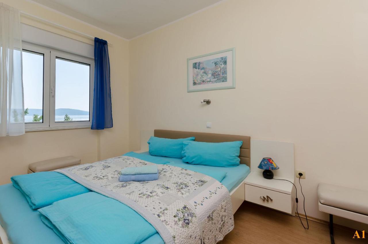 Apartments And Room Drazen Novi Vinodolski Bagian luar foto