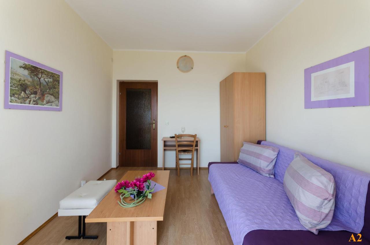 Apartments And Room Drazen Novi Vinodolski Bagian luar foto